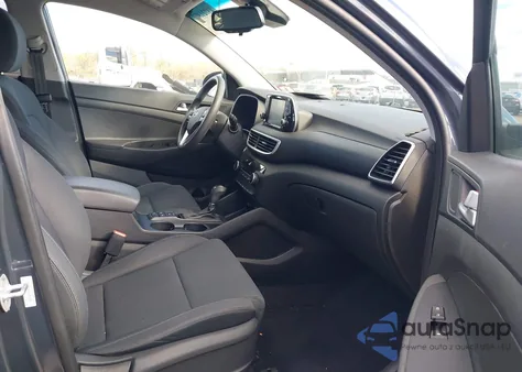 2020 Hyundai Tucson Value z USA, uszkodzony, nr VIN KM8J3CA44LU231698